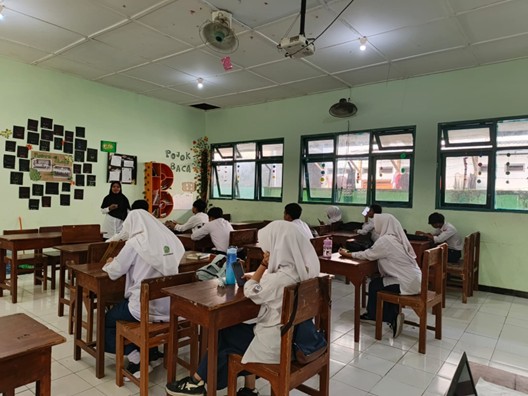 Kreatif dan Berbudaya! Intip Suasana Ujian SBdP dan Bahasa Jawa di MTsN 9 Bantul Hari Ini